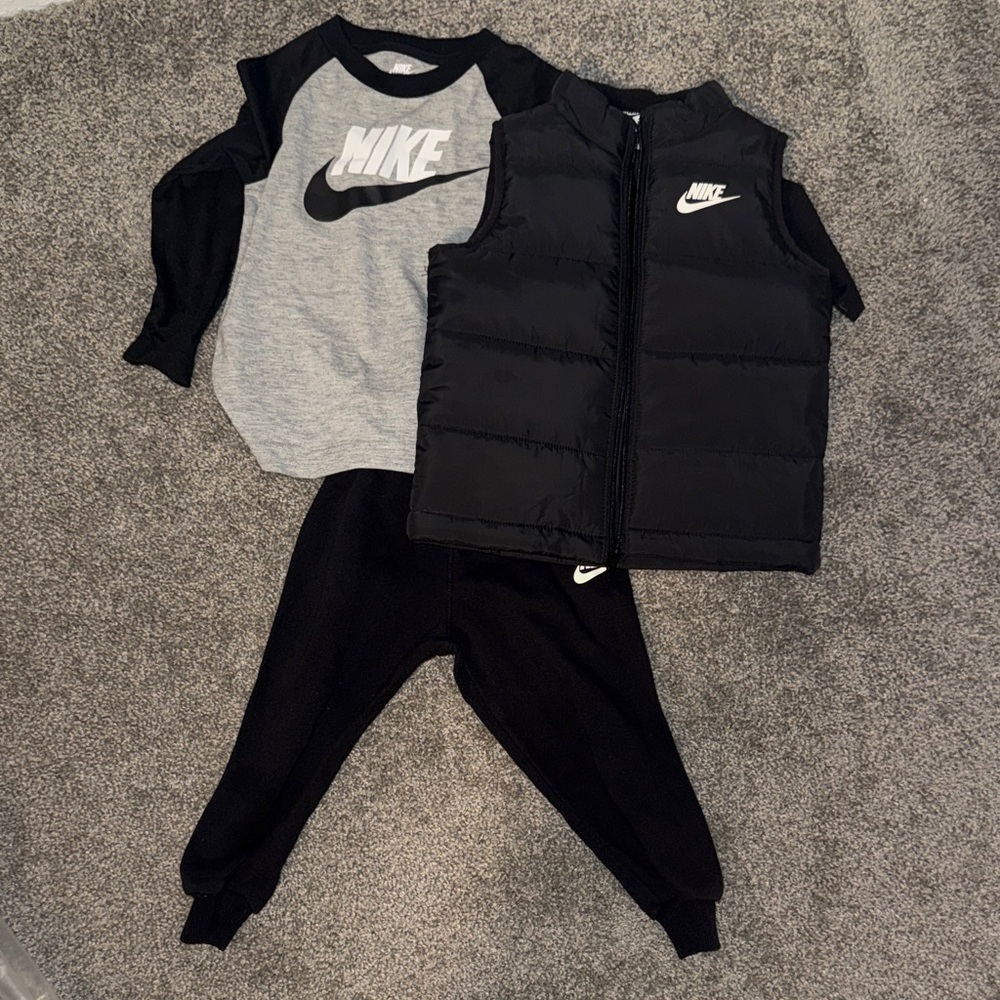 Nike Youth Black and Gray Apparel Set